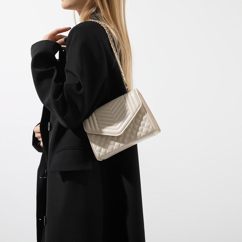 Womens Crossbody Bags | ENVELOPE SMALL IN QUILTED GRAIN DE POUDRE EMBOSSED LEATHER Noir